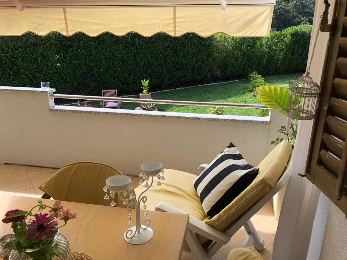 Apartment Natasa Palit Екстер'єр фото