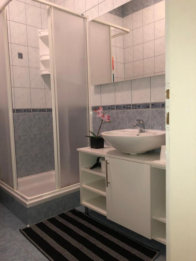 Apartment Natasa Palit Екстер'єр фото